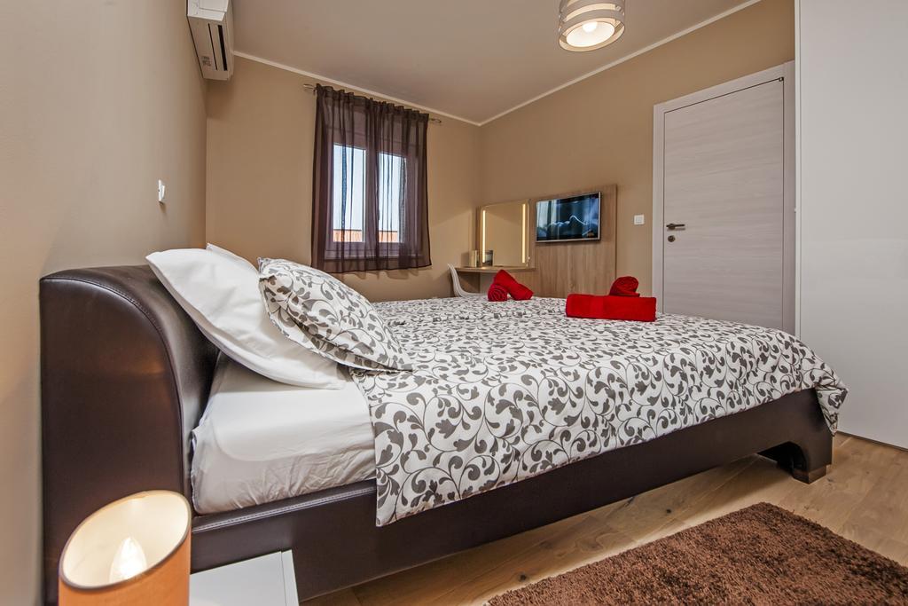 Panoss Apartment *